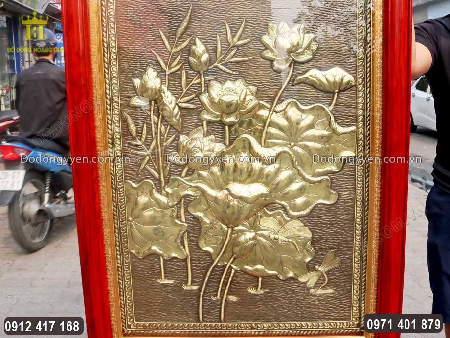 Bề mặt bức tranh được tạo m&agrave;u giả cổ mang đến sự cổ k&iacute;nh 